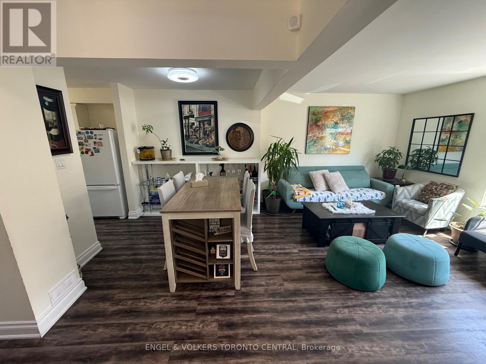 687 COLLEGE AVENUE W - 7