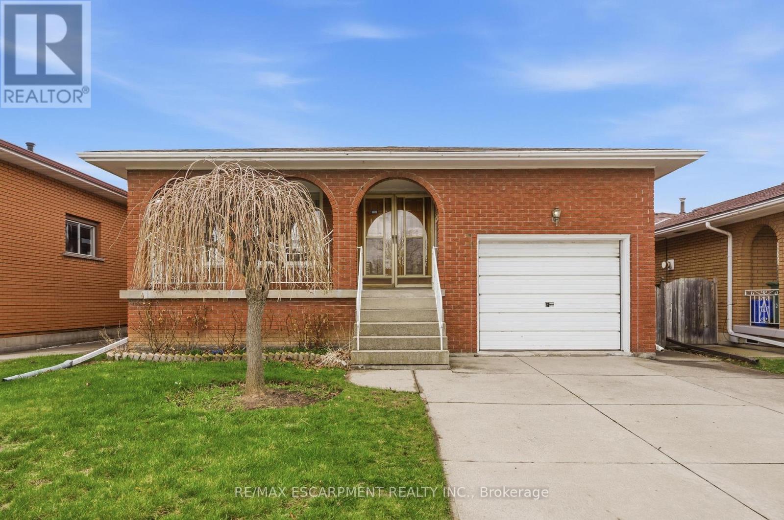 26 ADORN COURT - 1