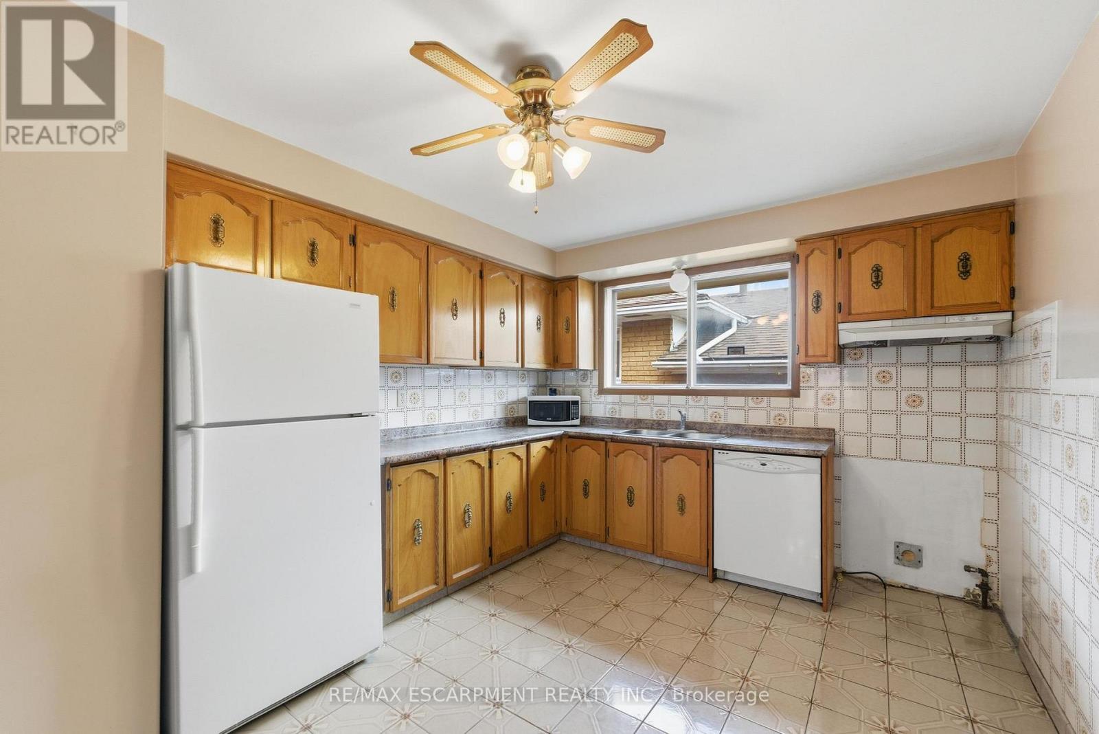 26 ADORN COURT - 12