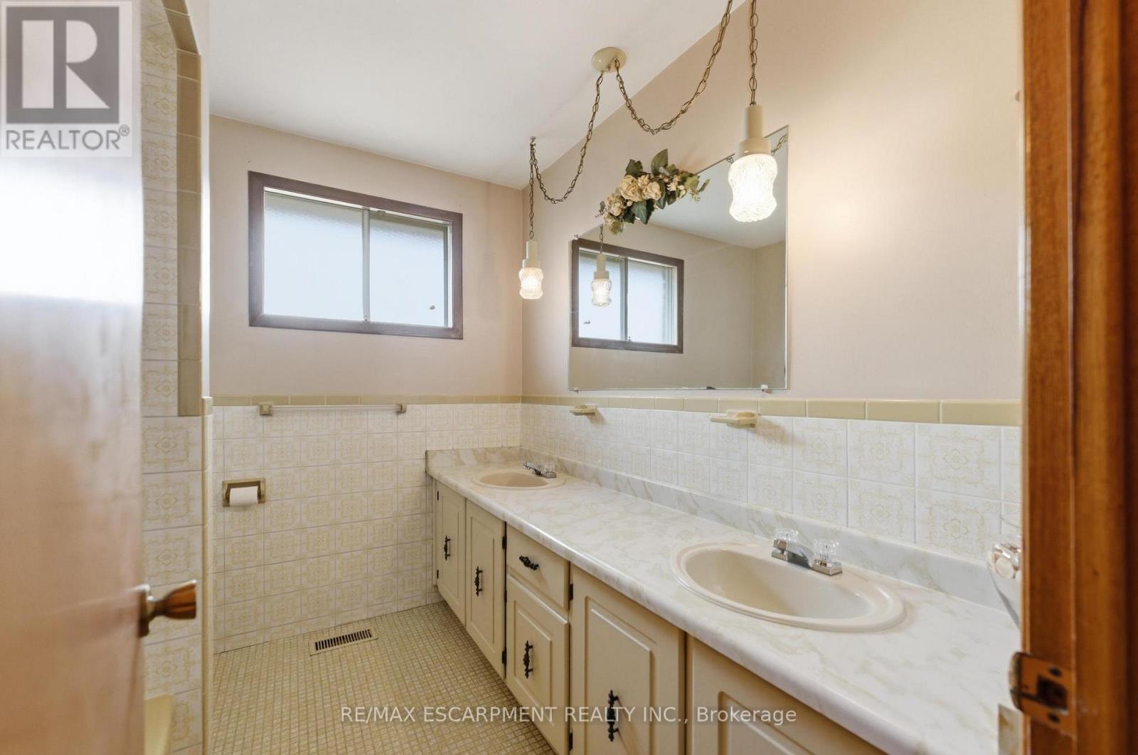 26 ADORN COURT - 13