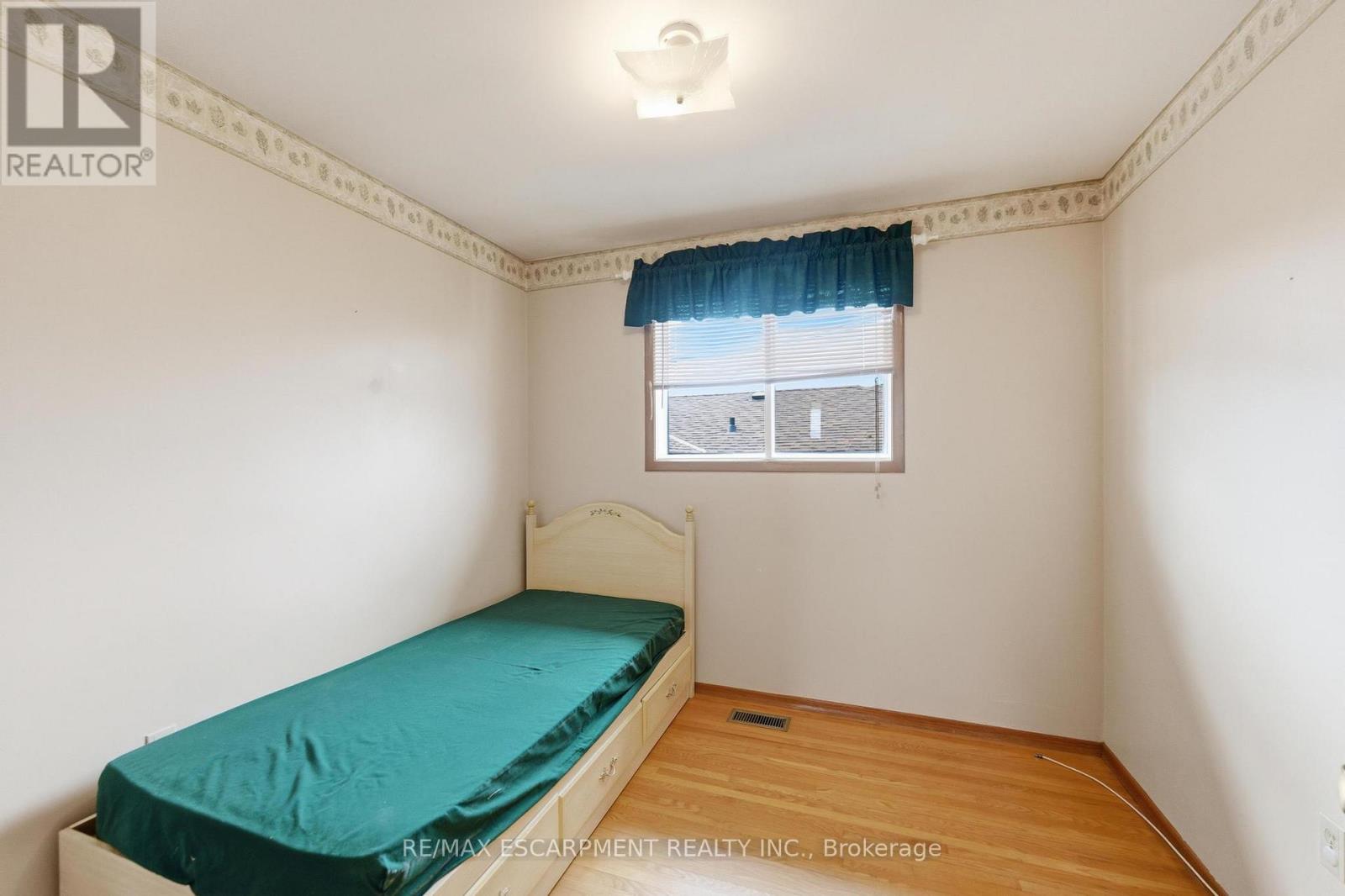 26 ADORN COURT - 18