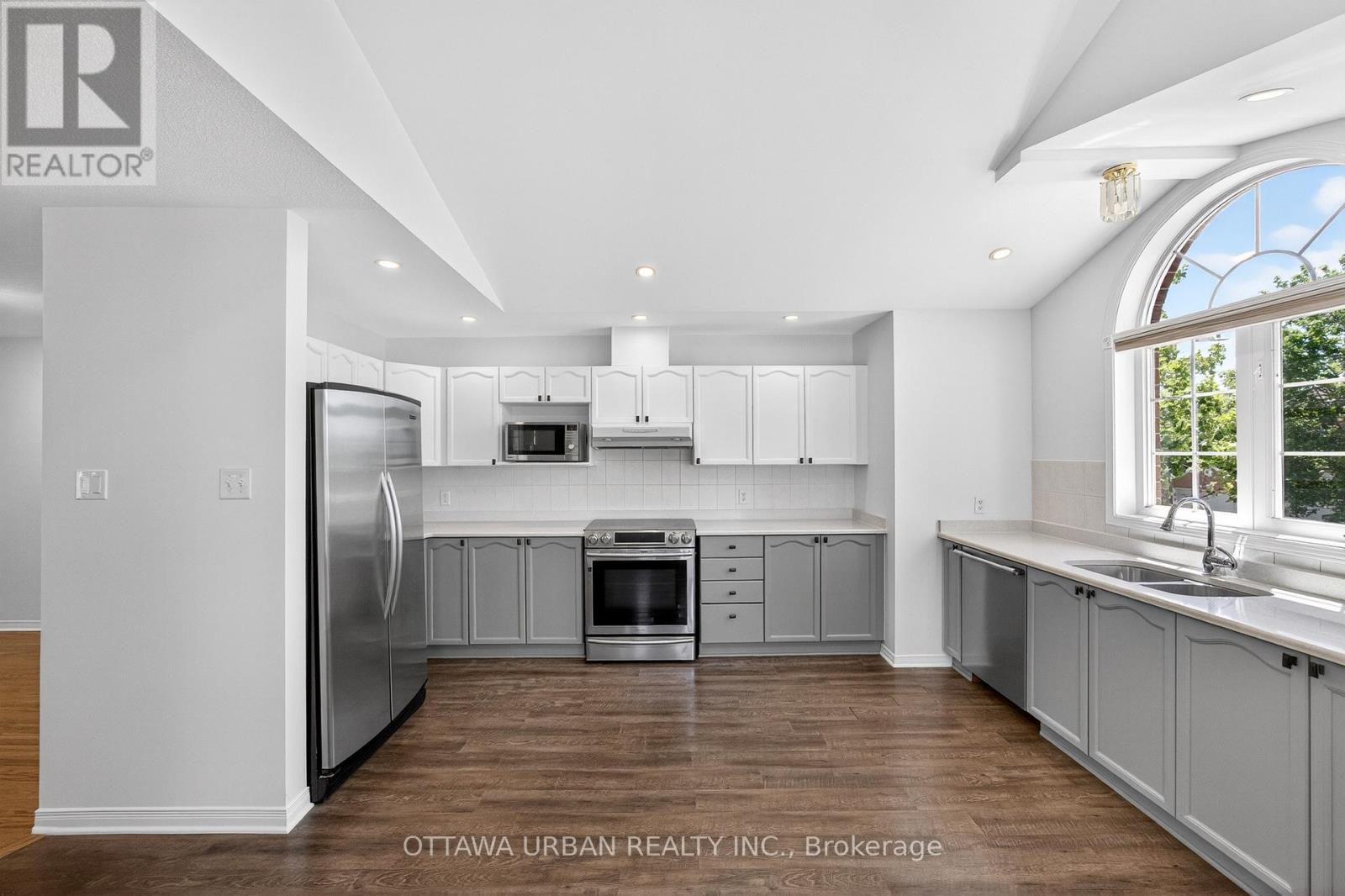 127 CASTLE GLEN CRESCENT - 11