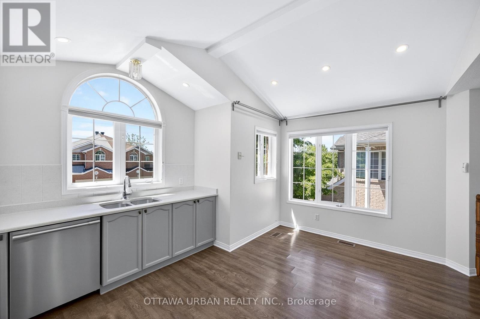127 CASTLE GLEN CRESCENT - 12