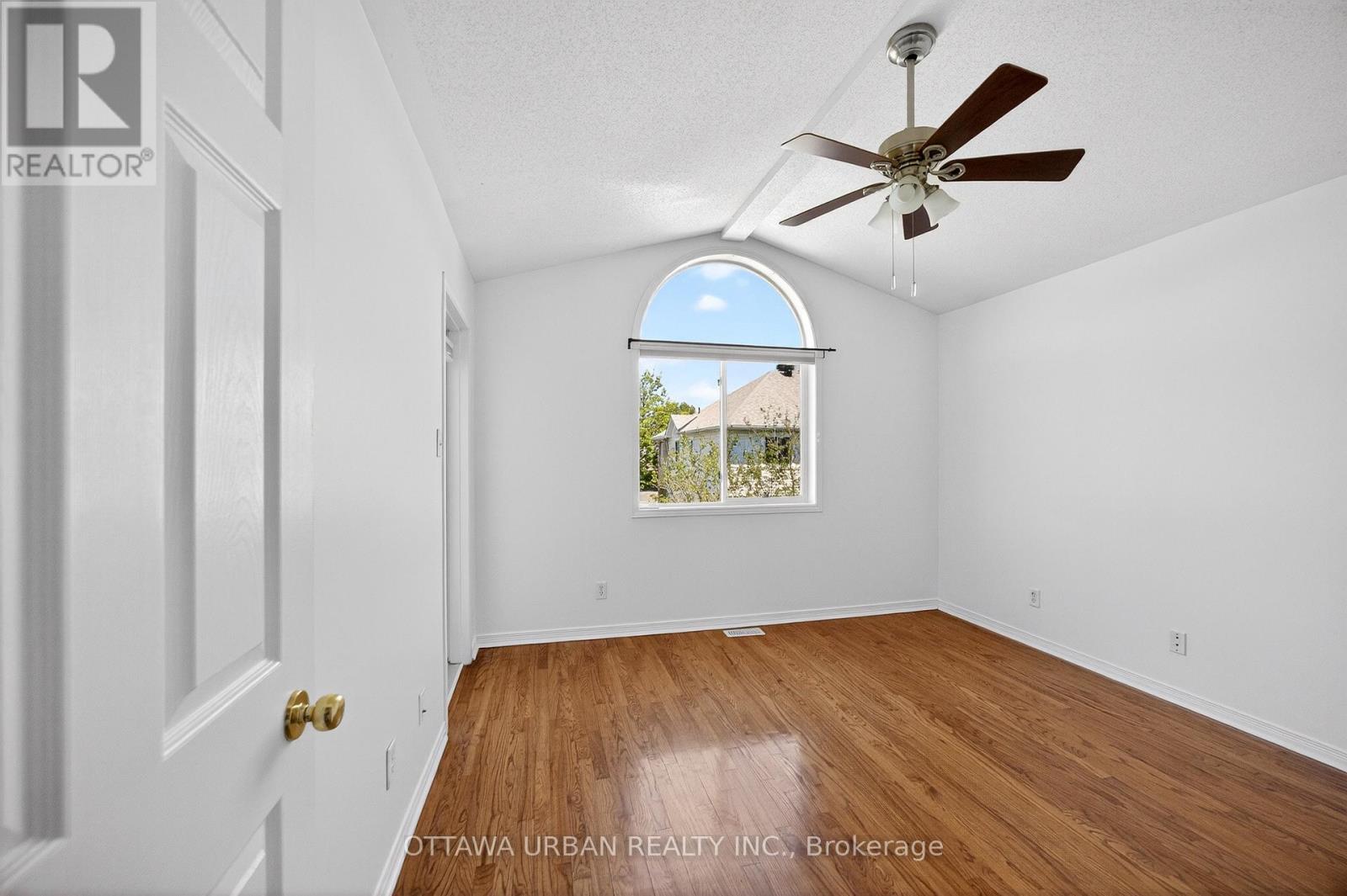 127 CASTLE GLEN CRESCENT - 23