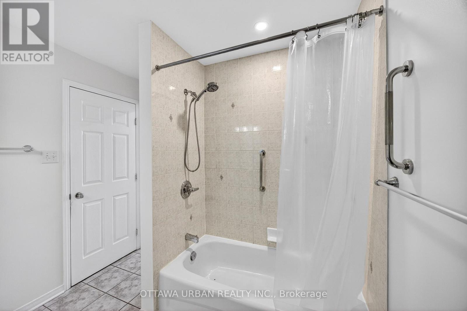 127 CASTLE GLEN CRESCENT - 29