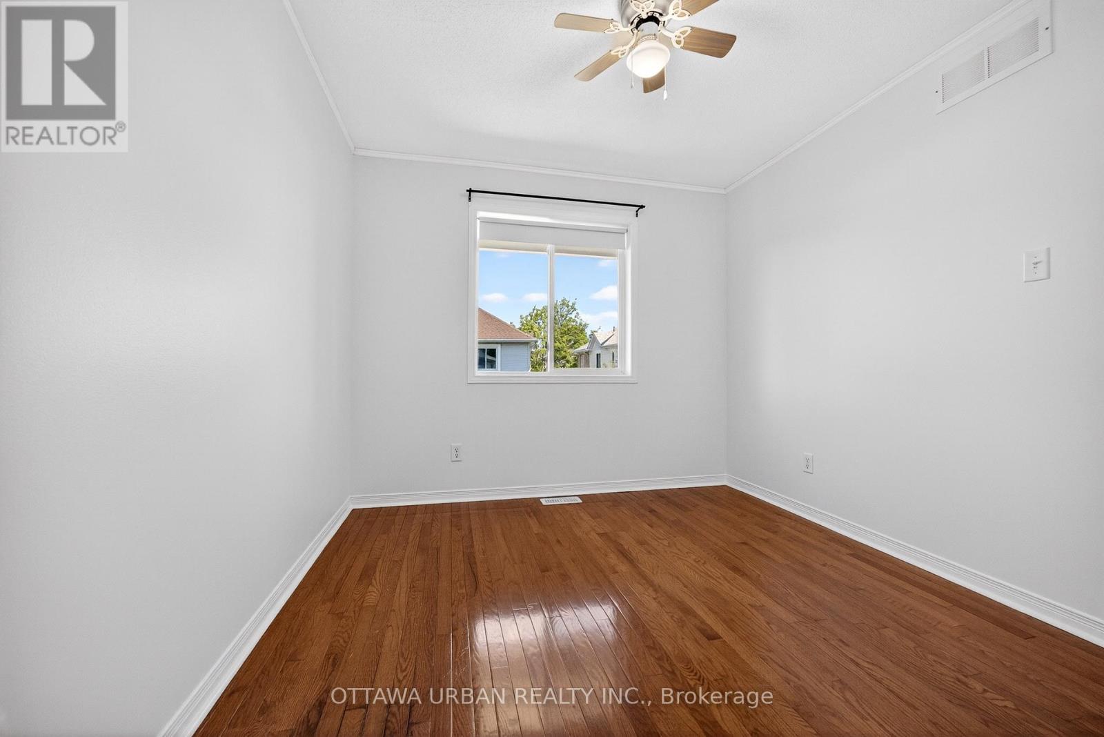 127 CASTLE GLEN CRESCENT - 32
