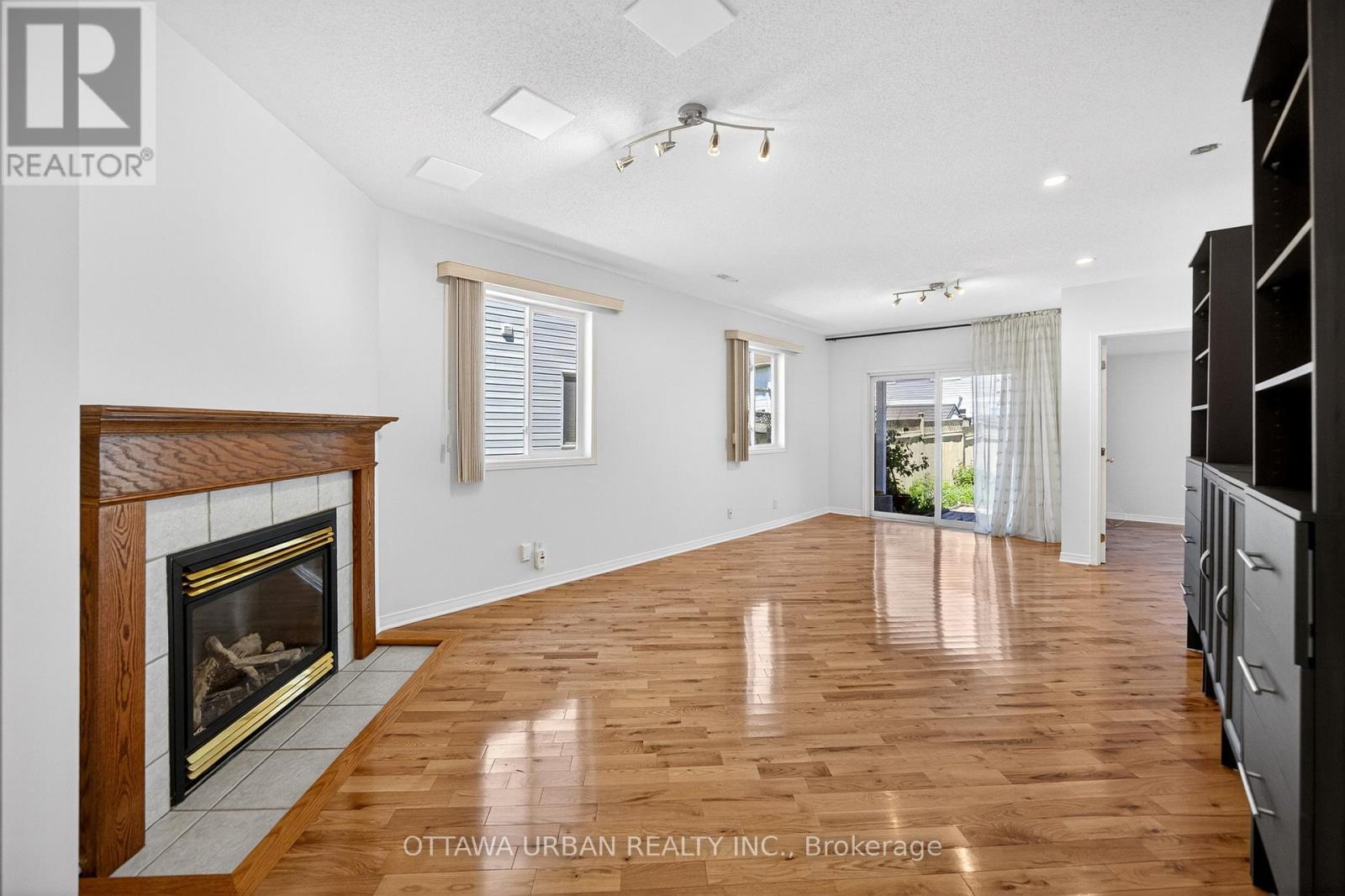 127 CASTLE GLEN CRESCENT - 34