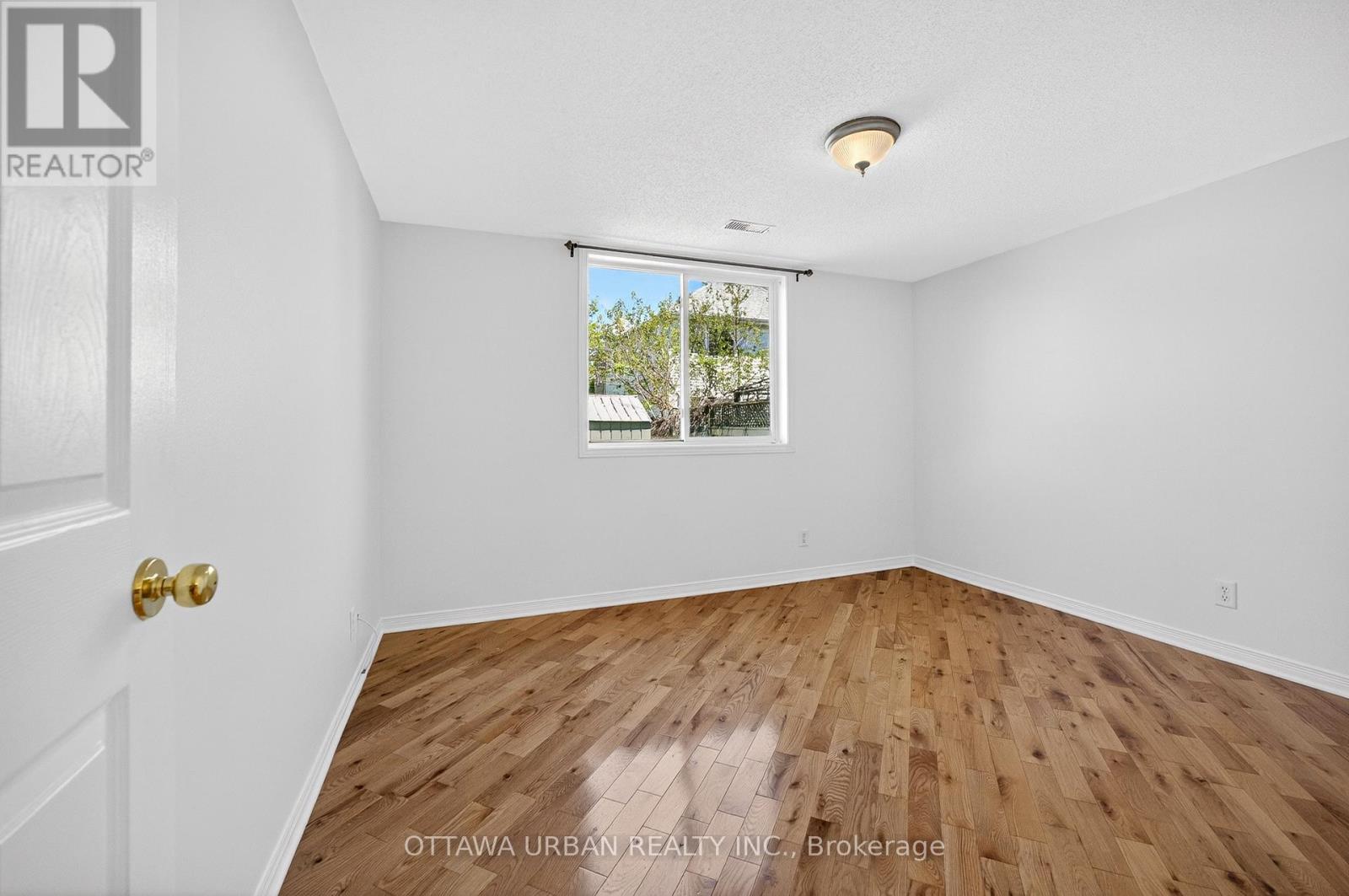 127 CASTLE GLEN CRESCENT - 37