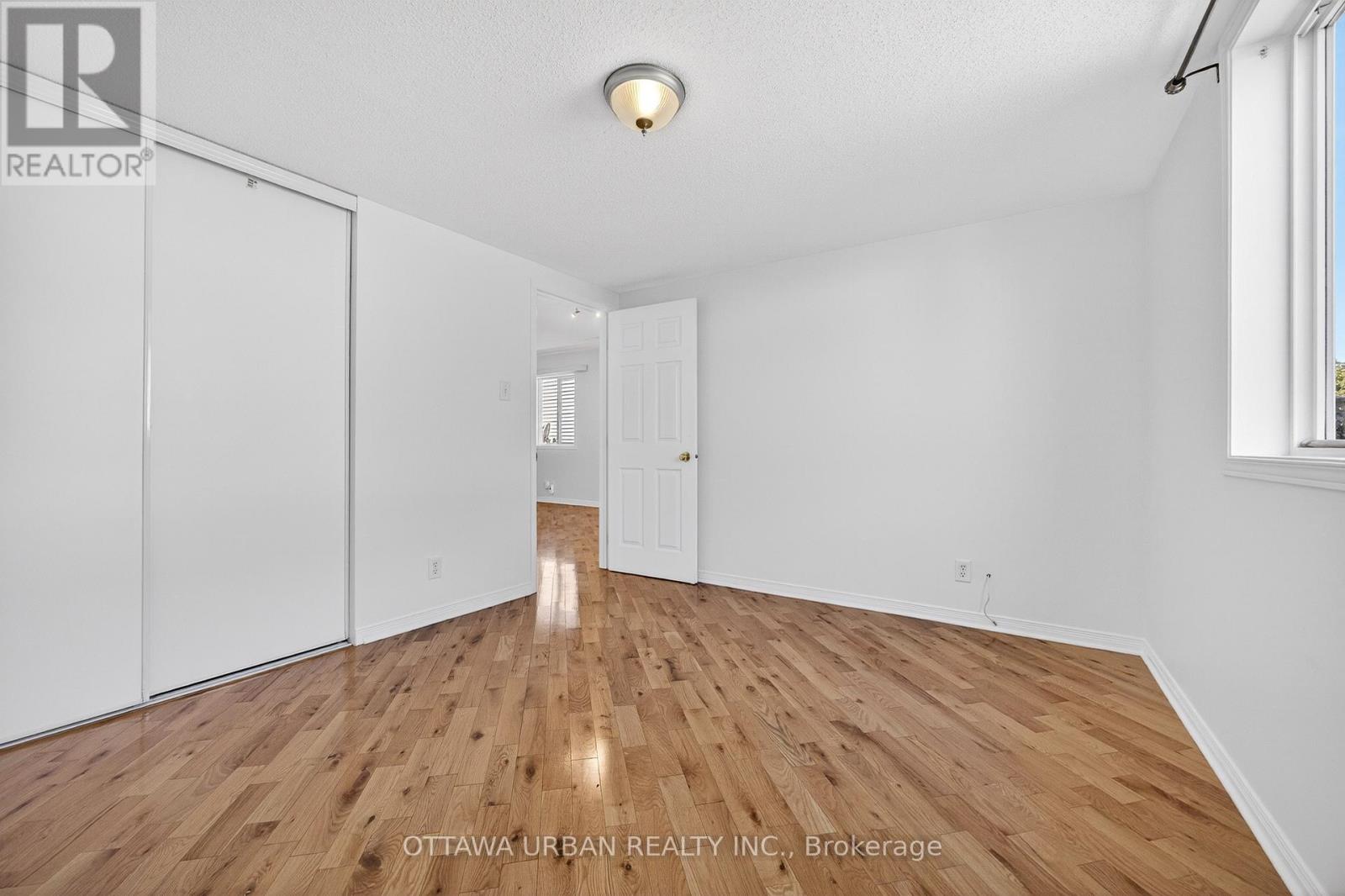 127 CASTLE GLEN CRESCENT - 39