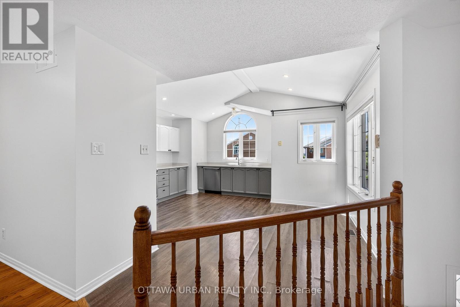 127 CASTLE GLEN CRESCENT - 7