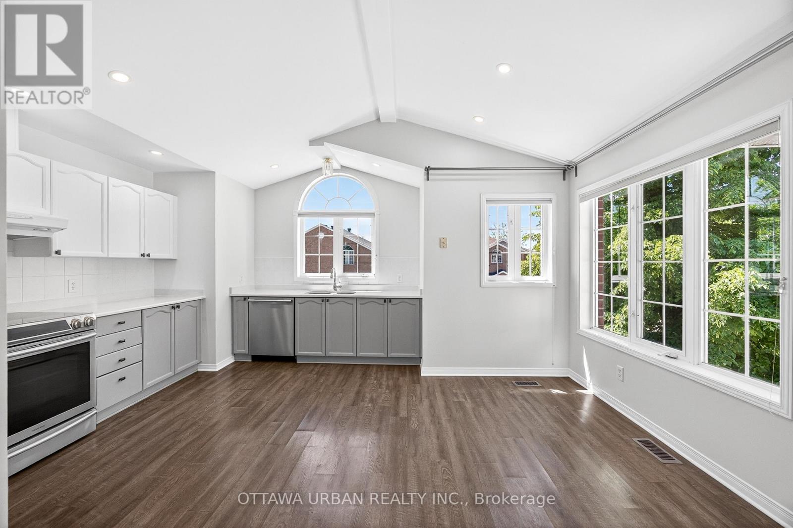 127 CASTLE GLEN CRESCENT - 8