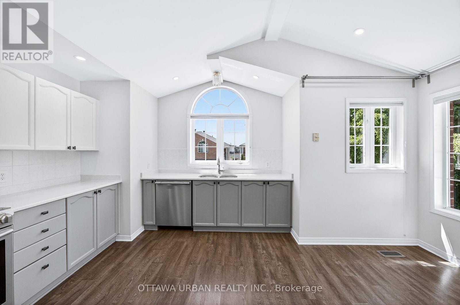 127 CASTLE GLEN CRESCENT - 9