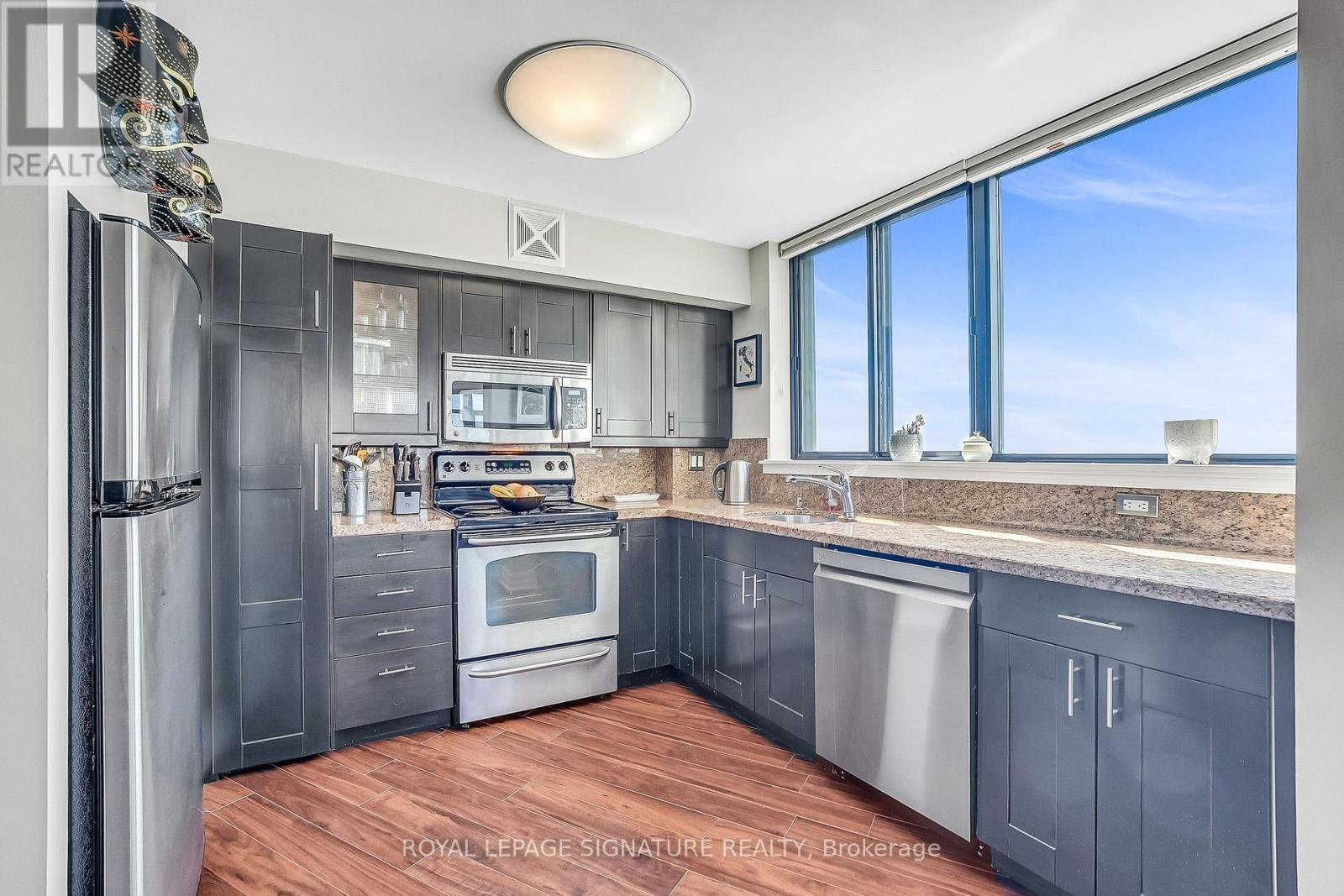 #1702 250 QUEENS QUAY W - 6