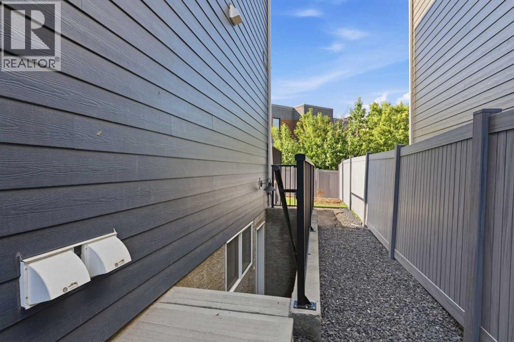378 Bessborough Drive SW - 38