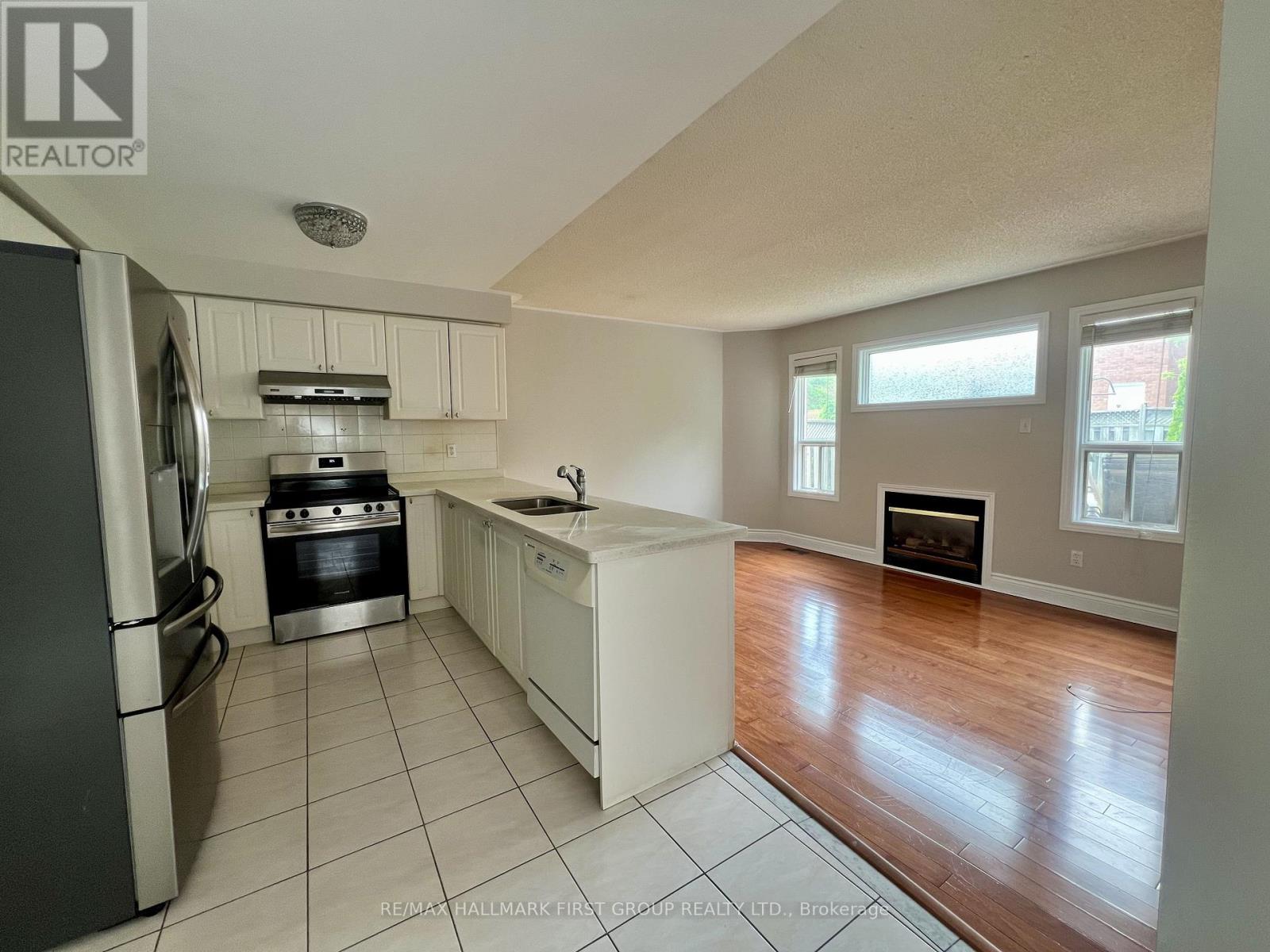 101 BOOTH CRESCENT - 17