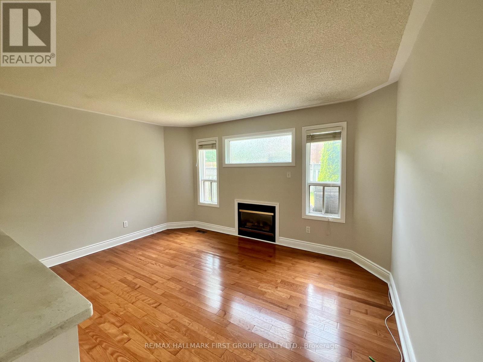 101 BOOTH CRESCENT - 21