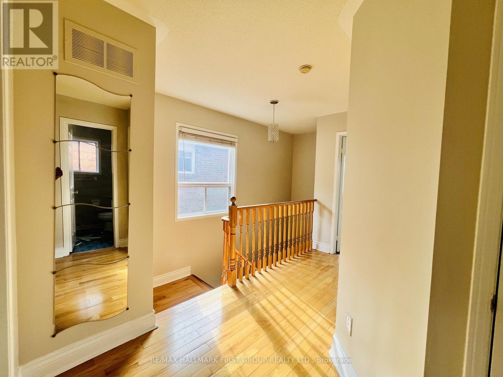 101 BOOTH CRESCENT - 25