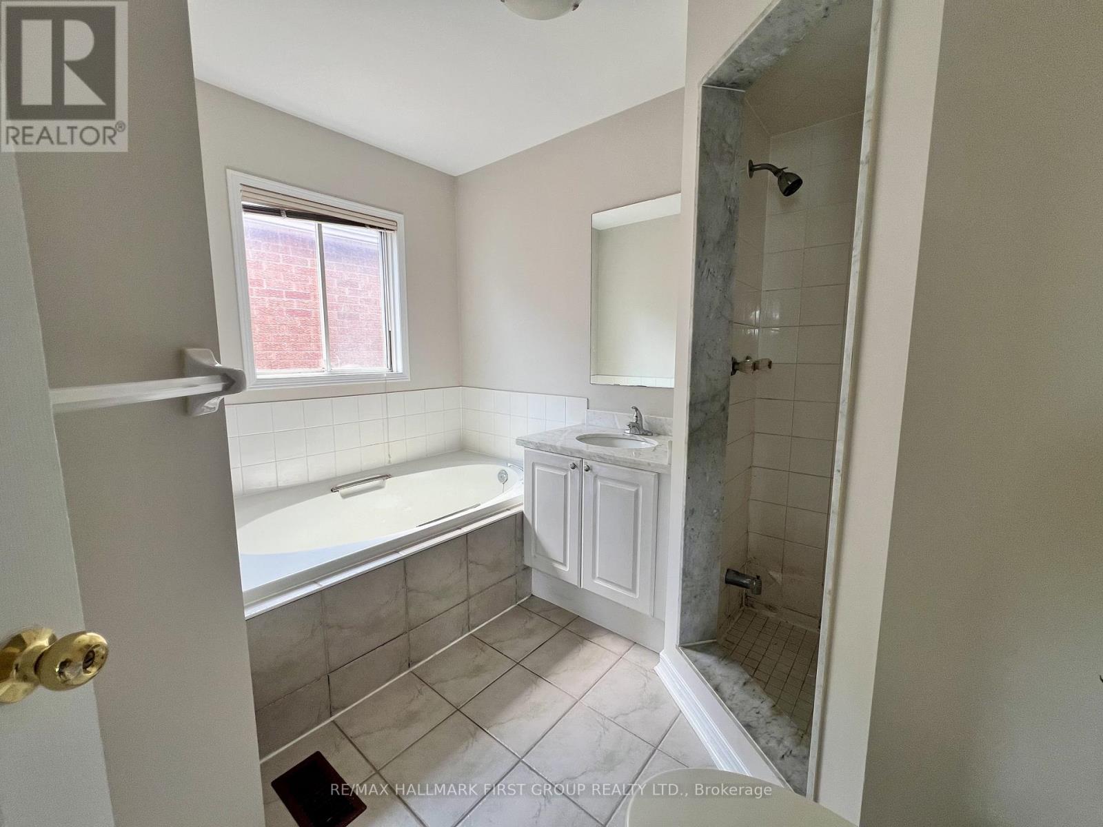 101 BOOTH CRESCENT - 34