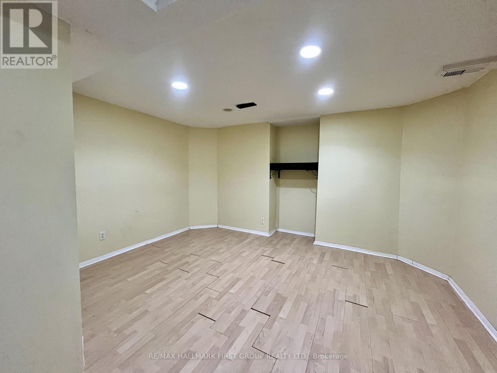 101 BOOTH CRESCENT - 42