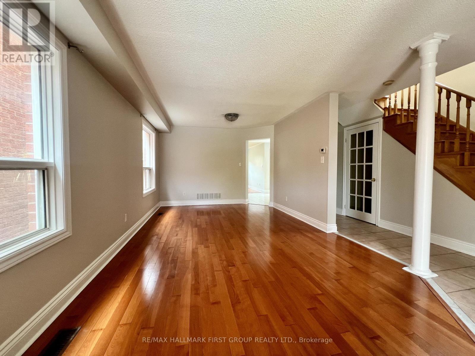 101 BOOTH CRESCENT - 8