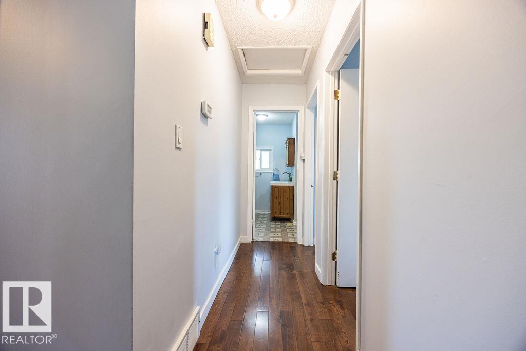 17932 93 AV NW - 14