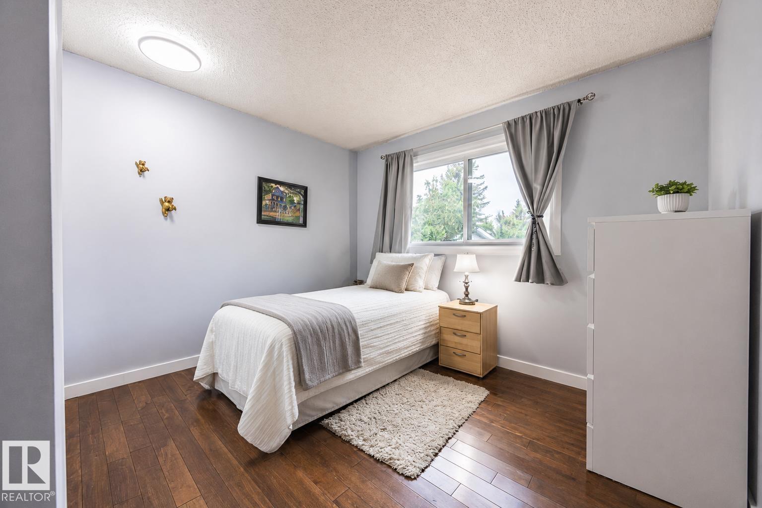 17932 93 AV NW - 15