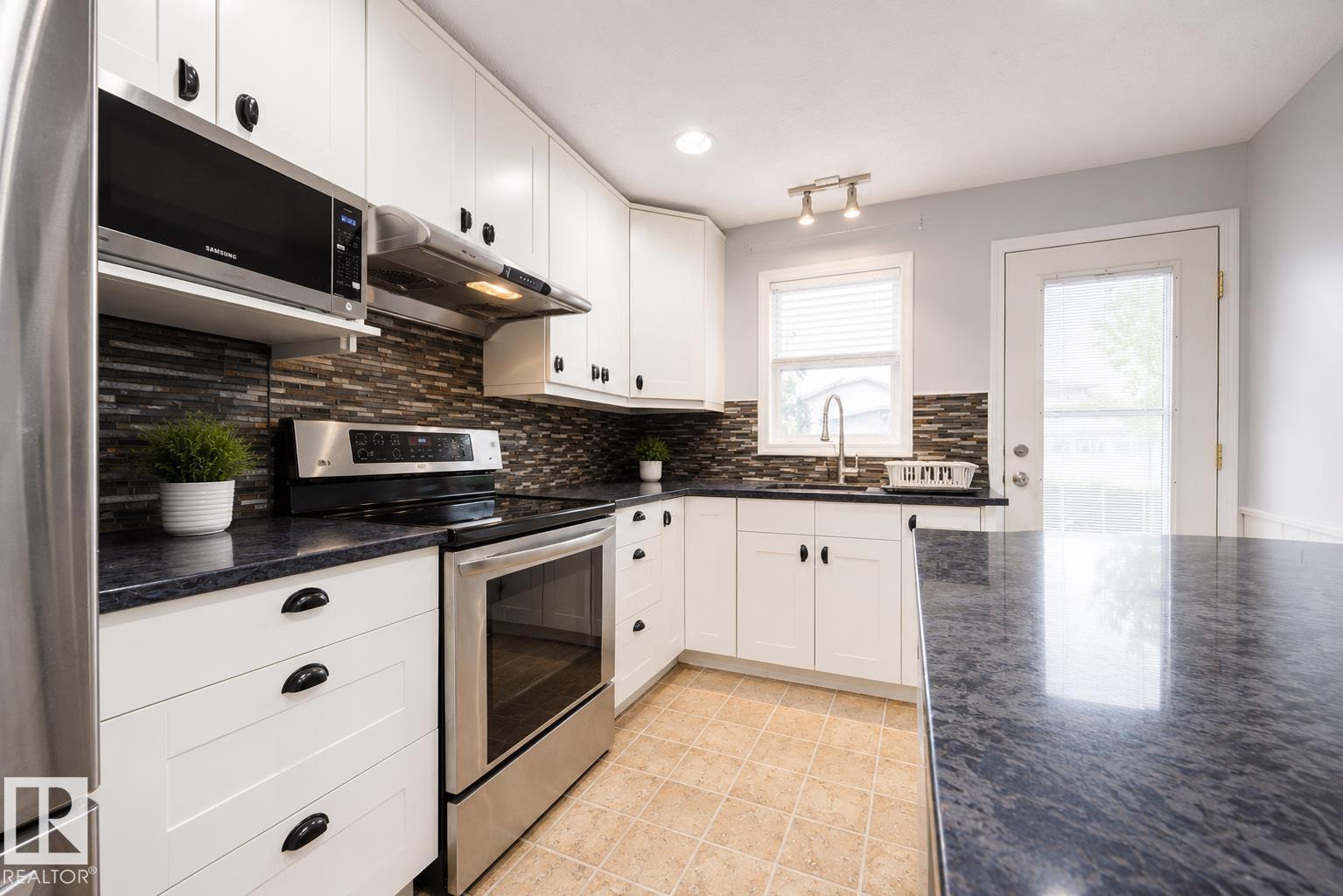 17932 93 AV NW - 6