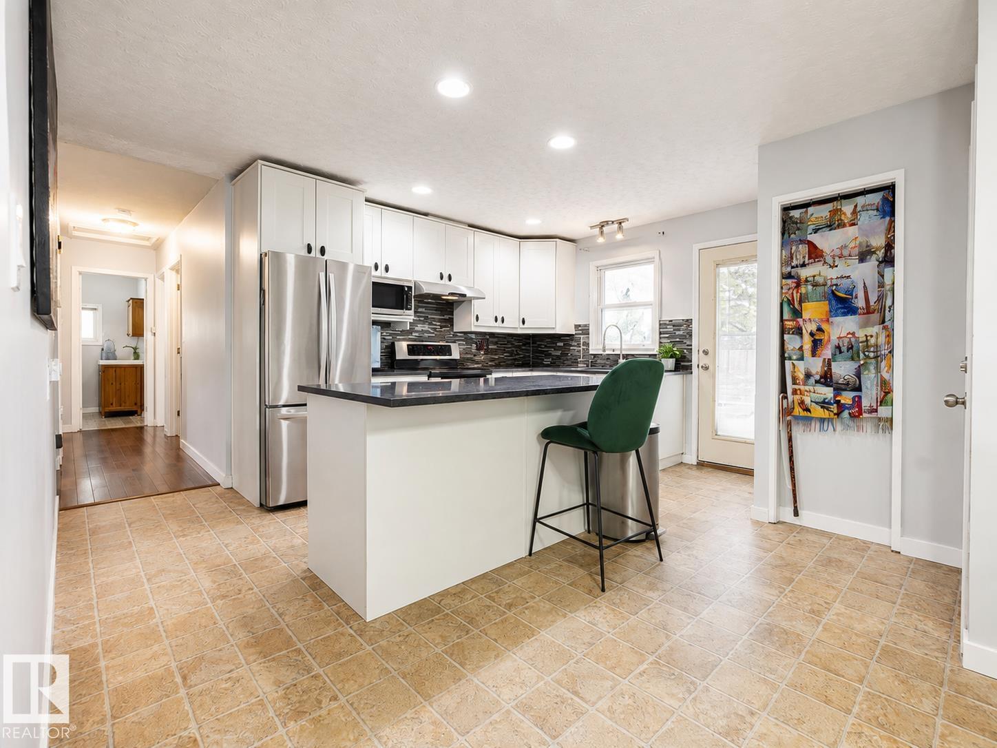 17932 93 AV NW - 7
