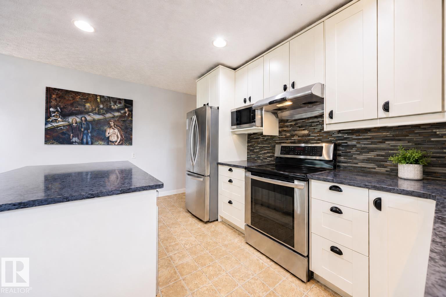 17932 93 AV NW - 8