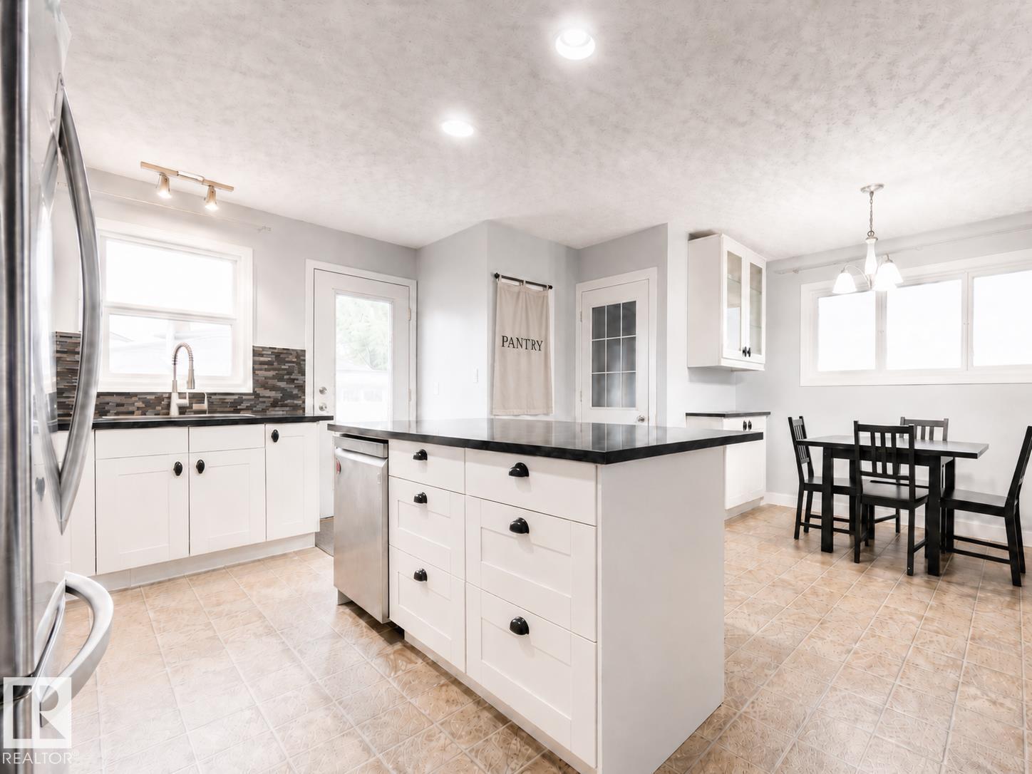 17932 93 AV NW - 9