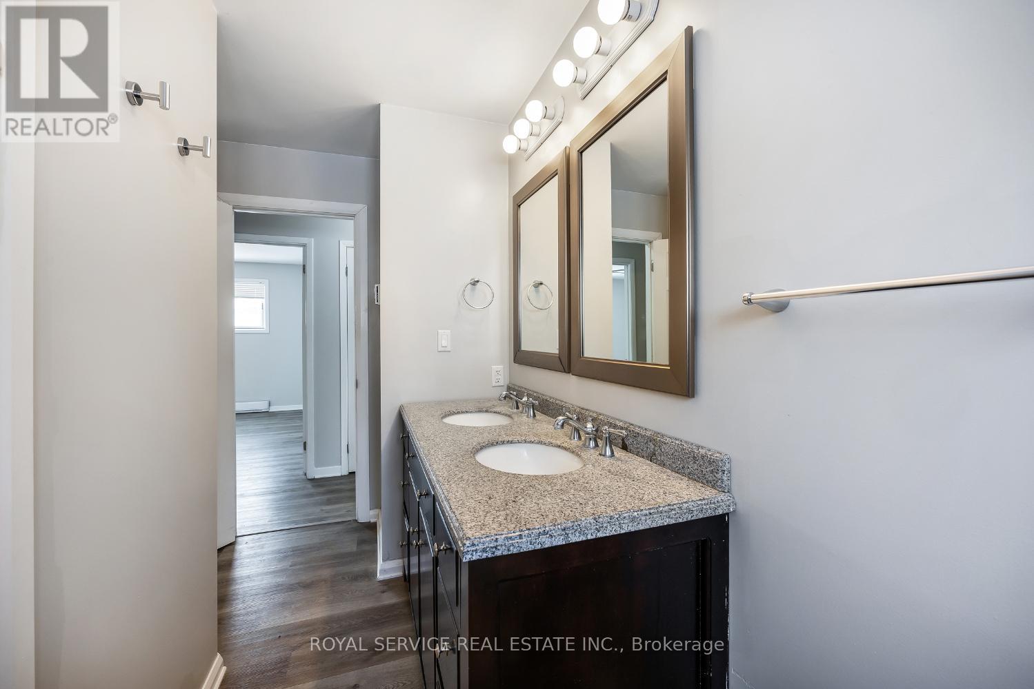 13 CREEK STREET - 18