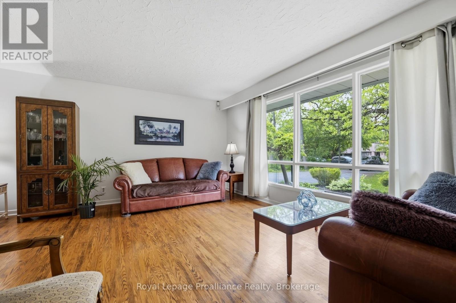 51 SELENA AVENUE - 7