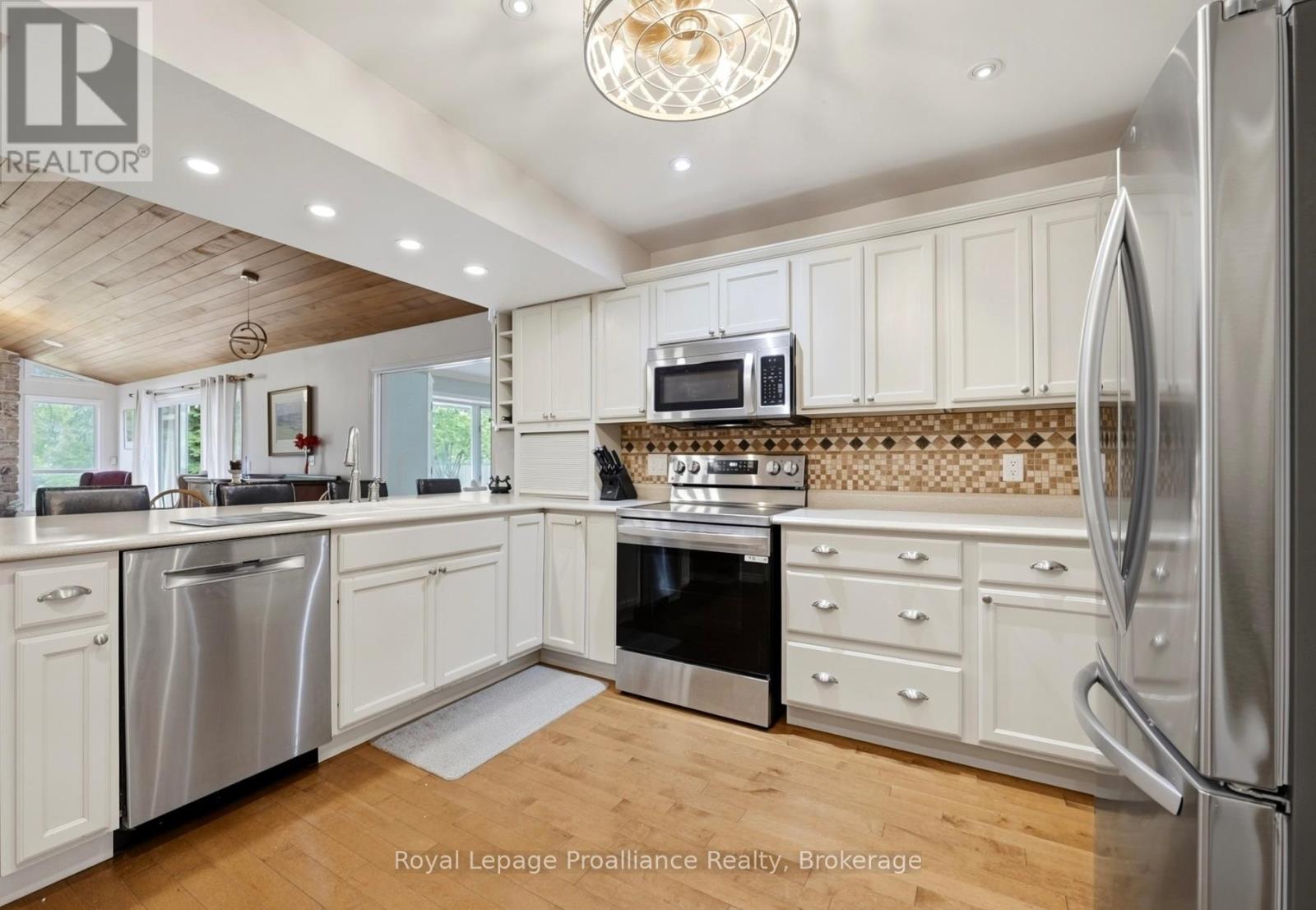 51 SELENA AVENUE - 8