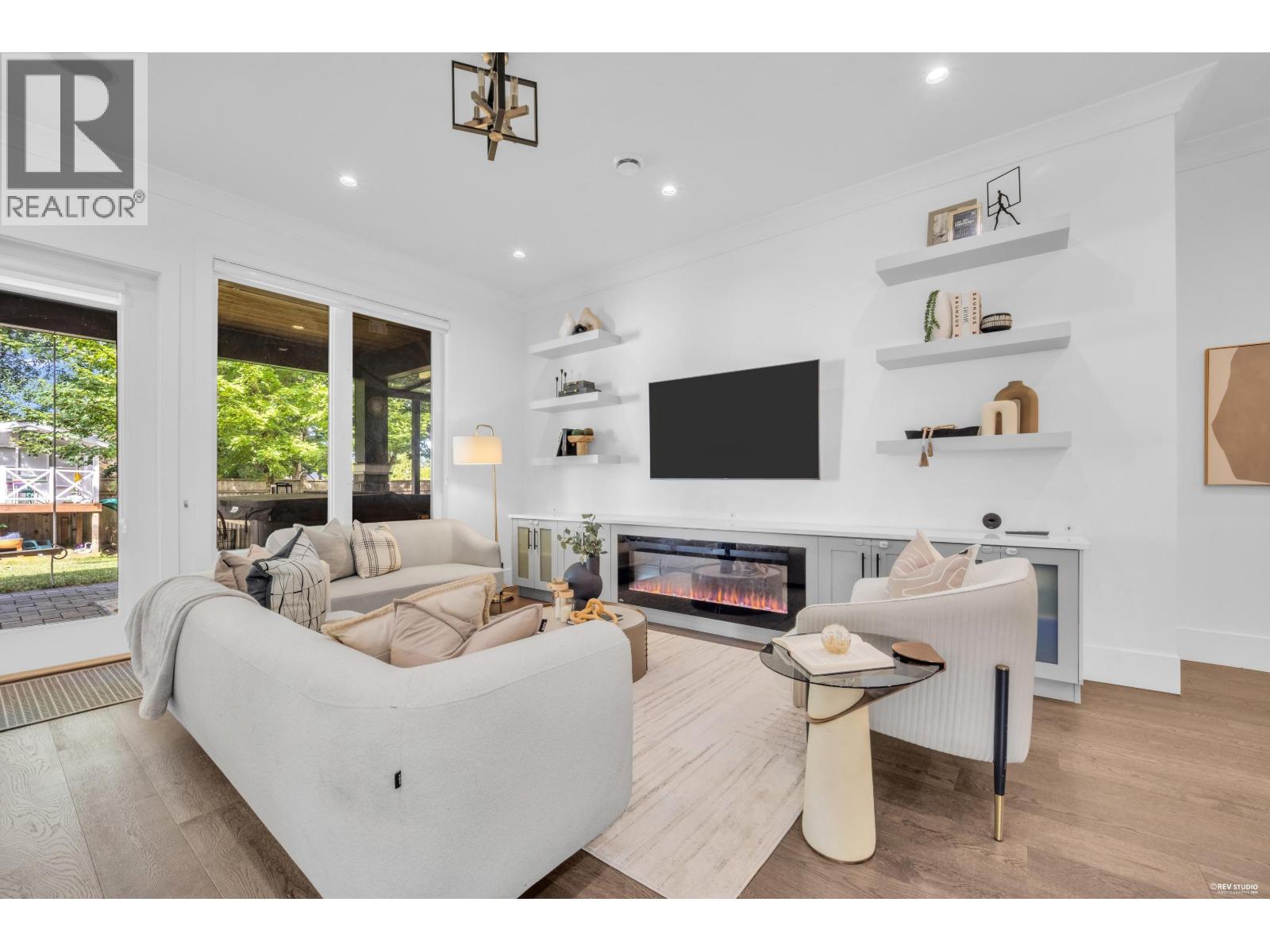 8631 ODLIN CRESCENT, Richmond