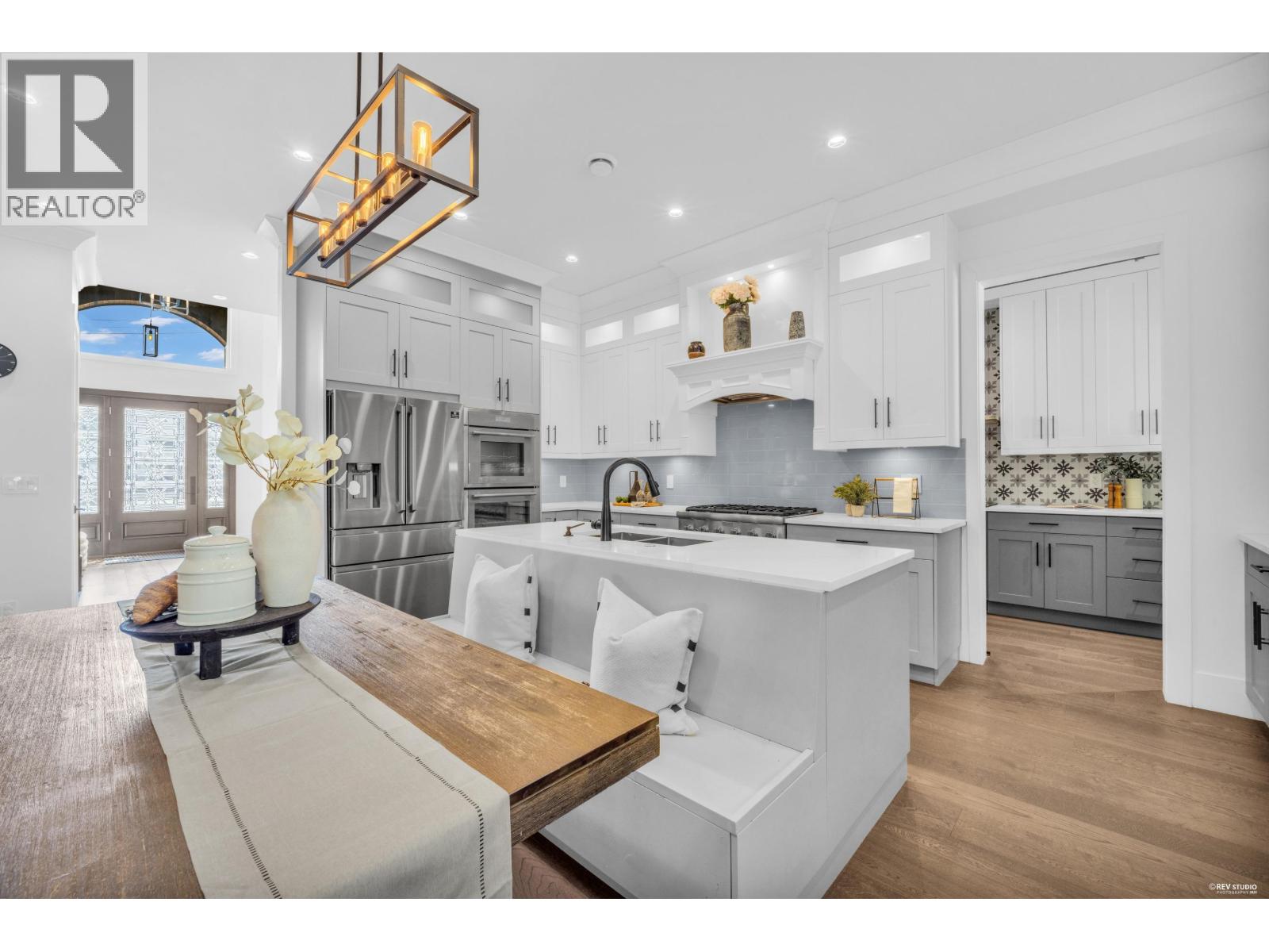 8631 ODLIN CRESCENT, Richmond