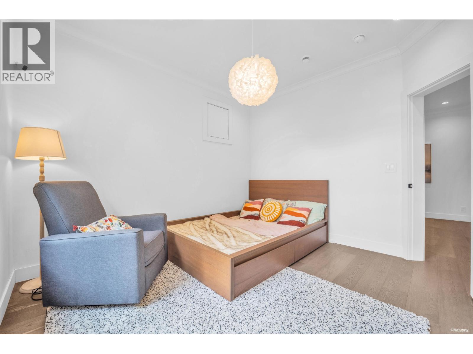 8631 ODLIN CRESCENT, Richmond