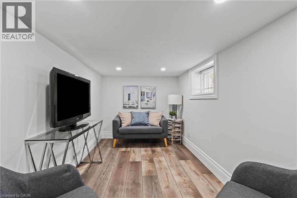 99 EDGEMONT Street N - 26