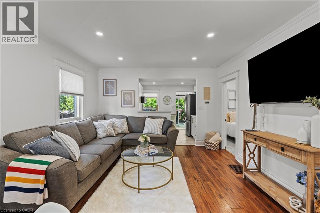 99 EDGEMONT Street N - 9