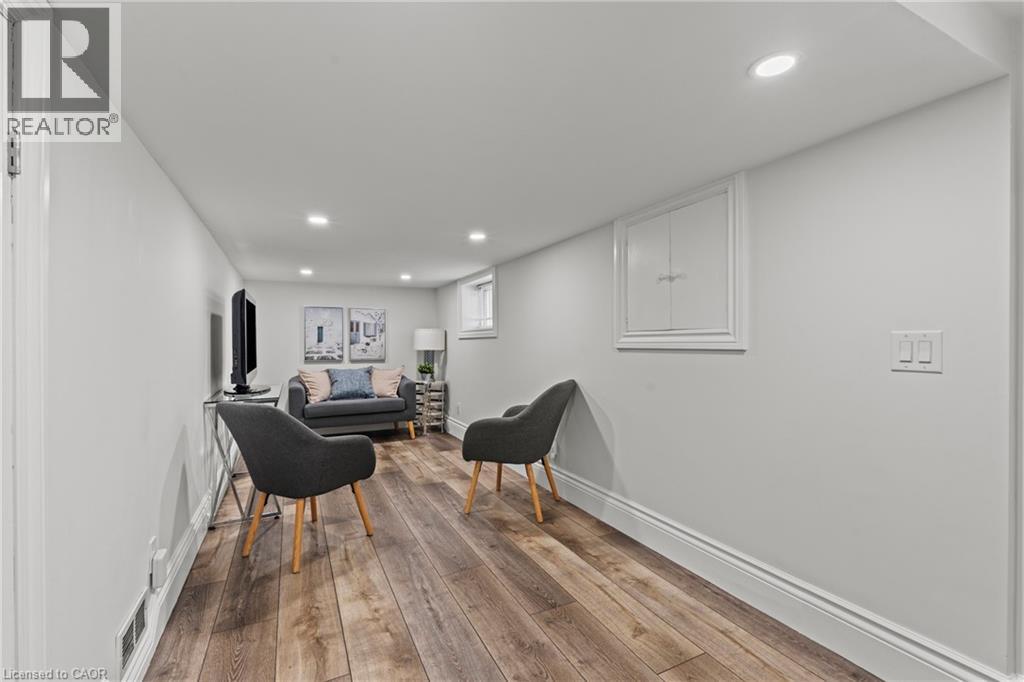99 EDGEMONT Street N - 25