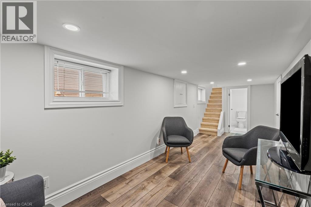 99 EDGEMONT Street N - 27
