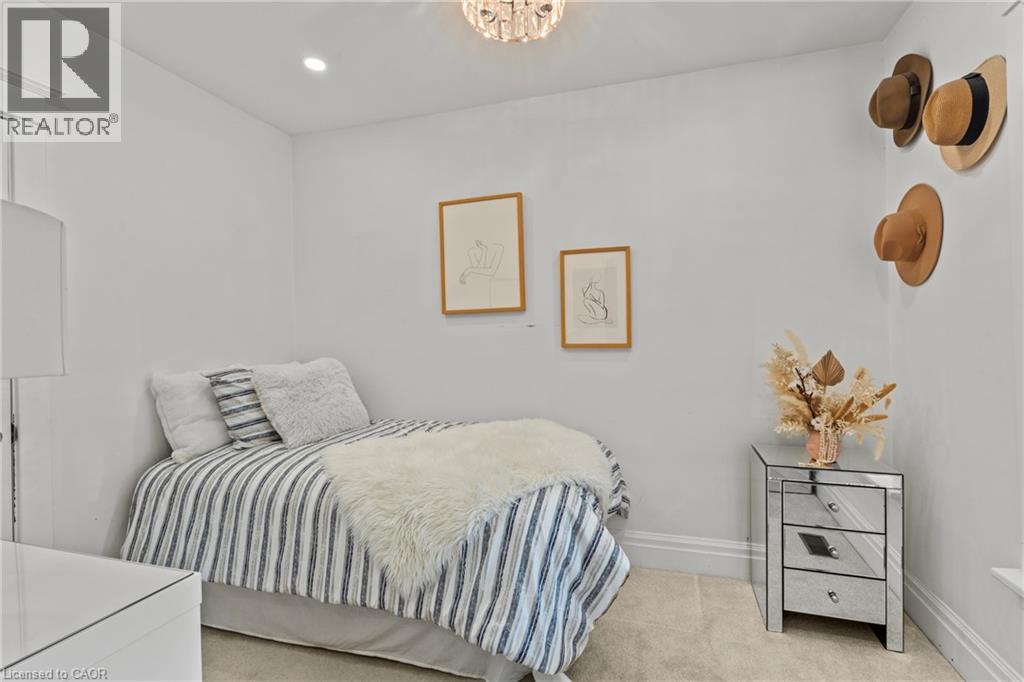 99 EDGEMONT Street N - 13