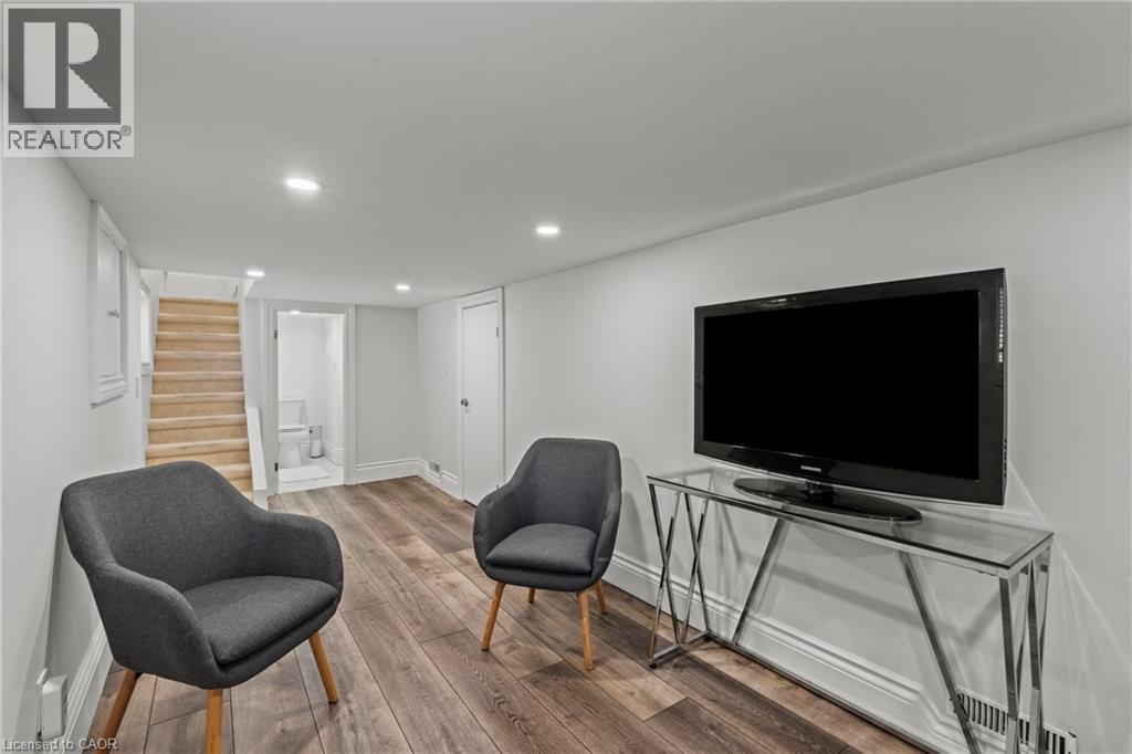 99 EDGEMONT Street N - 28