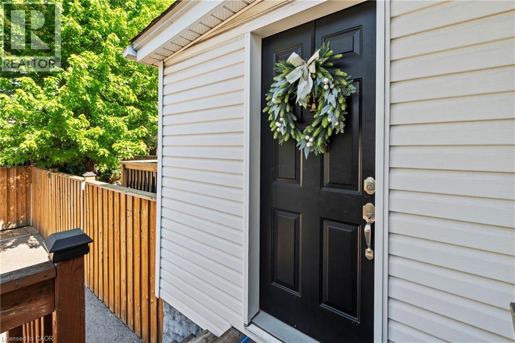 99 EDGEMONT Street N - 30
