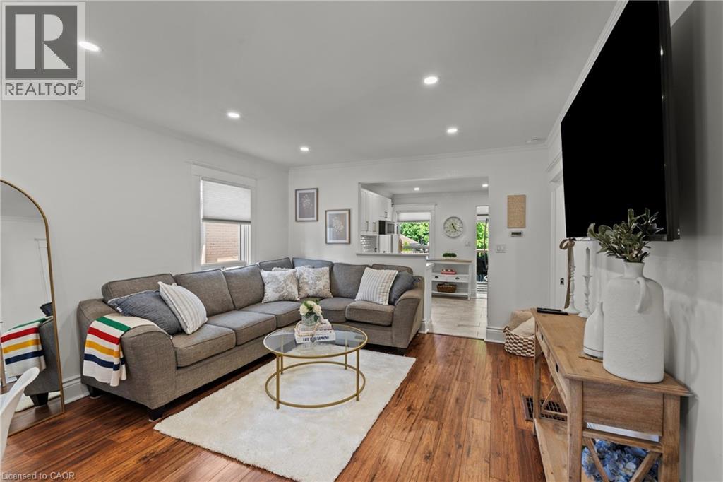 99 EDGEMONT Street N - 8