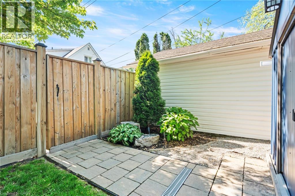 99 EDGEMONT Street N - 44