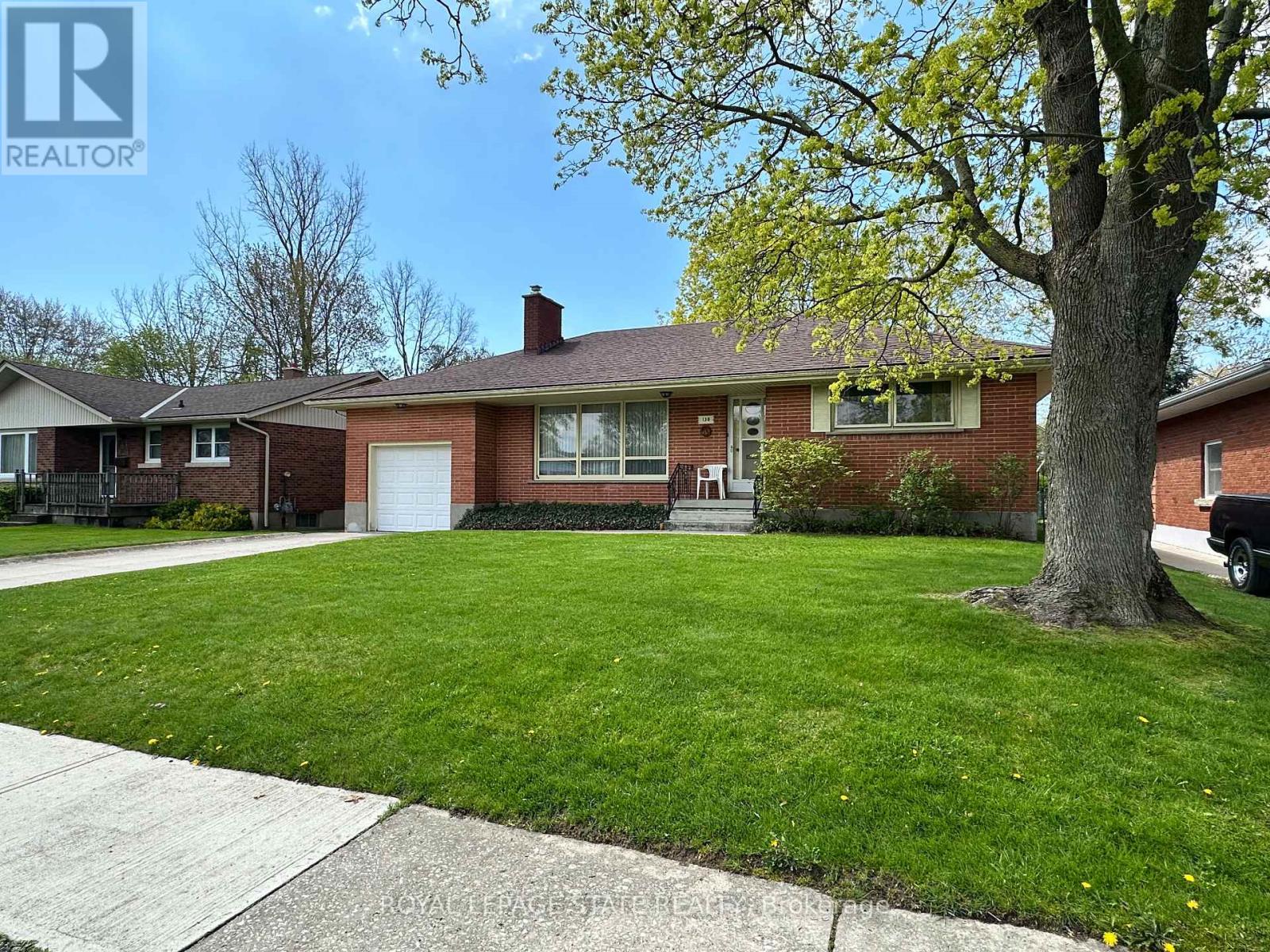 130 GARDINER AVENUE E - 1