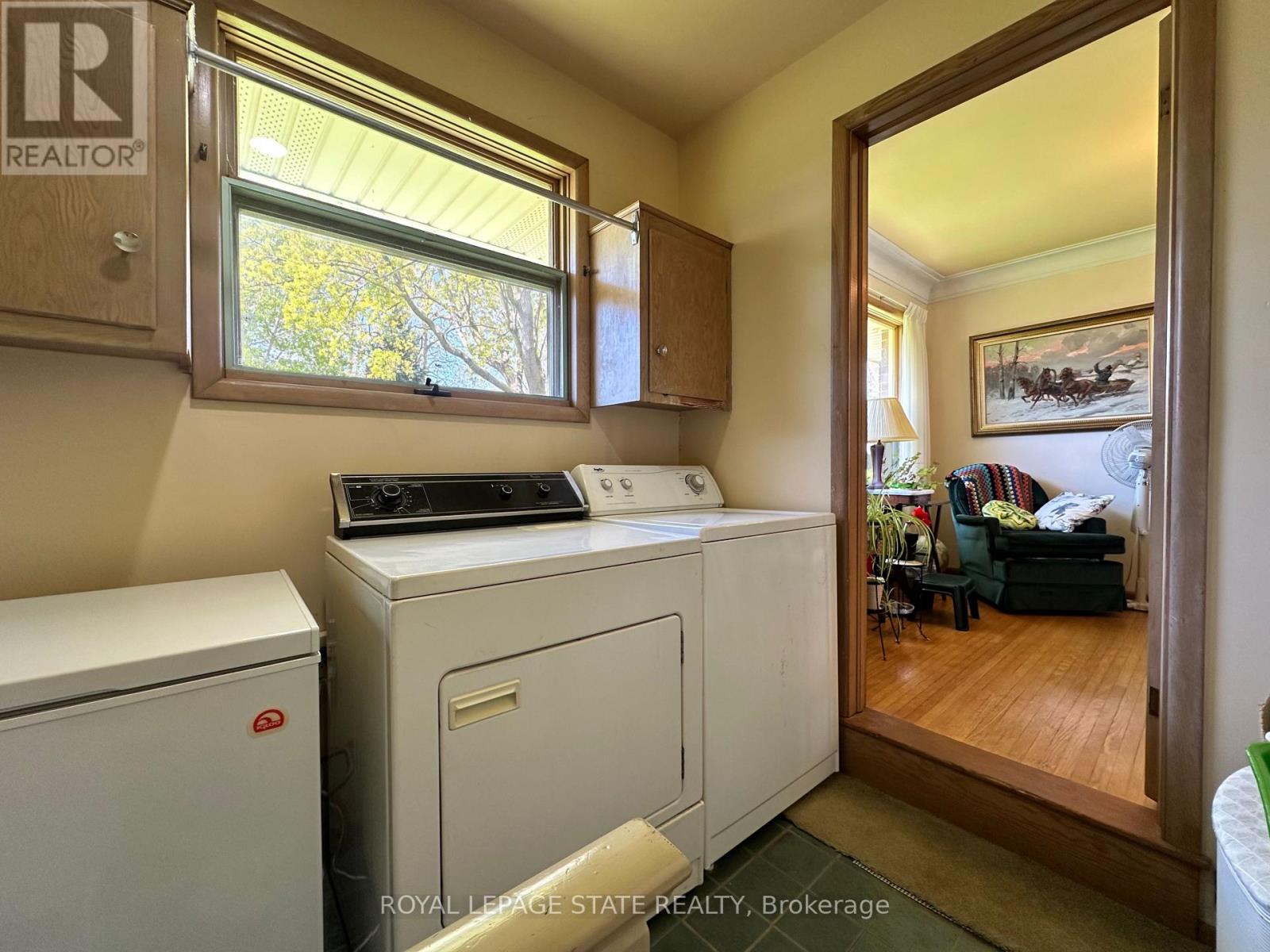 130 GARDINER AVENUE E - 26
