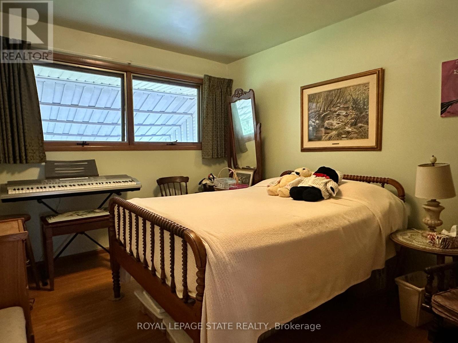 130 GARDINER AVENUE E - 23