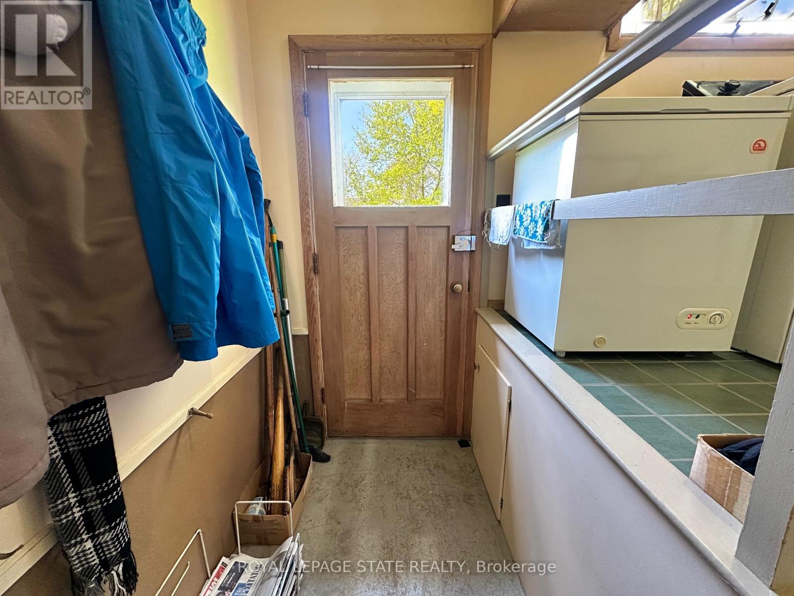 130 GARDINER AVENUE E - 25