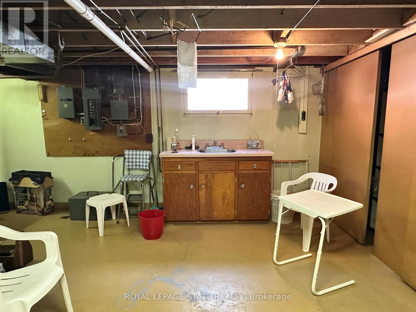 130 GARDINER AVENUE E - 27